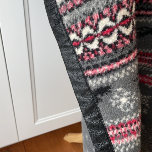 Woolrich Blanket, 50 x 68 , Faux leather Trim, Deers 🦌& birds 🦅, red, black - Picture 6 of 8